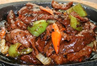 C16，Ternera a la Plancha con Douchi y Verduras