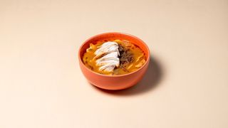 ტომ იამი ქათმით და სობა ნუდლსით