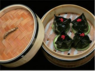 3 Dimsum di pesce misto sfoglia con nero di seppia 4 pezzi