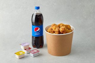 Комбо BOMB (Крылышки (30 шт.), соус (2 шт.), напиток (1 л.))