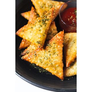 Mushroom & mozzarella samosa