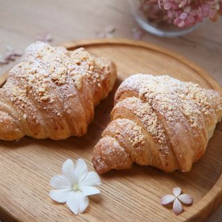Круассан с сырным кремом (100г)