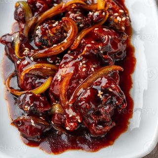 pollo con cebolla y salsa de soja