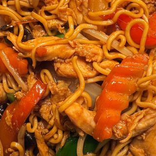 Kloy See Mhee Con Pollo