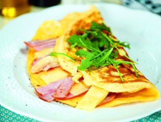 Omlet sa sirom i šunkom