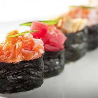 Gunkan spicy maguro