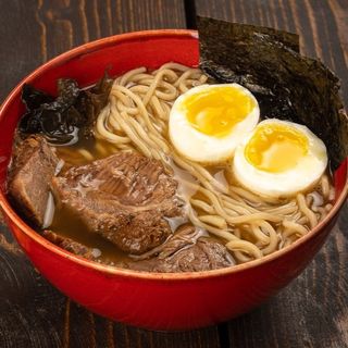 рамен с говядиной (560 гр.)