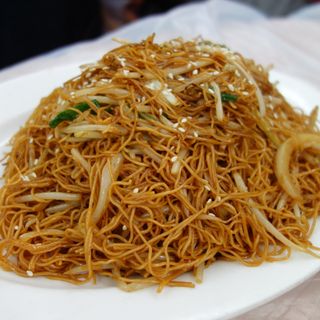 Tallarines Tres Delicias 三鲜炒面