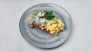 TRUFFLE SCRAMBLE TOAST