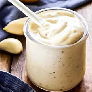 Garlic mayo sos