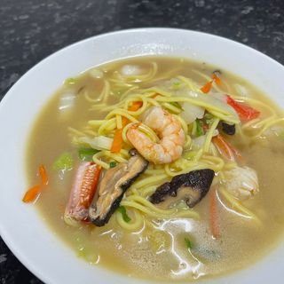 Sopa De Tallarines Con Marisco