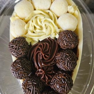 Ovo de colher maracujá e brigadeiro 400g