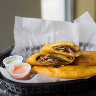 Empanada de carne mechada