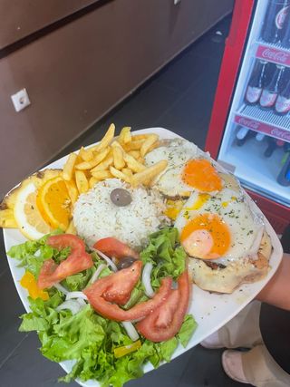 Hambúrguer no Prato à Casa