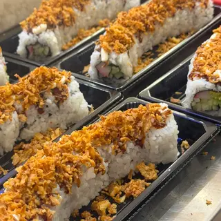 California Salmón Roll Con Cebolla Frita