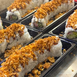 California Salmón Roll Con Cebolla Frita