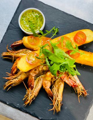 Tiger shrimps in garlic wine sauce with lemon juice