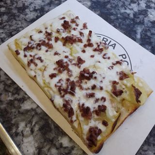Ciaccino patate, salsiccia e mozzarella