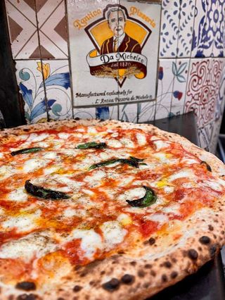 Pizza provola e pepe