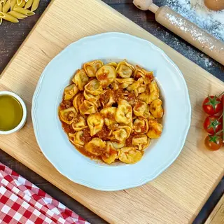 Tortellini al ragù bolognese