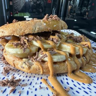 butty banana & peanut butter/Mollete  plátano y Maní