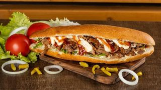 ბულდოგი ქობალს  - შაურმა პურში სარდელით