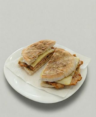 Bifana com Queijo