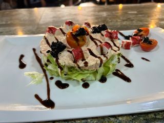 Ensalada de la casa con rulo de cabra