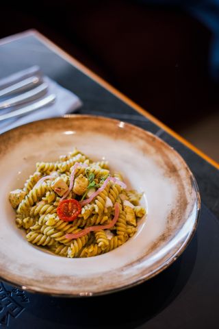 FUSILI POLLO  PESTO DI BASILICO