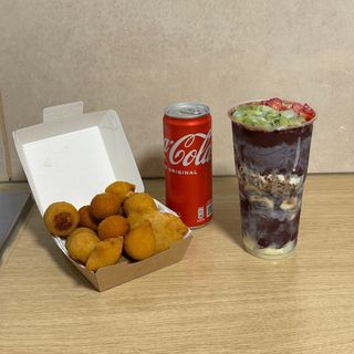 Pack Açai 350 ml + sumo lata + 10 mini salgados 