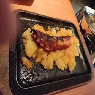Pulpo A La Brasa Con Puré De Patatas Flameado Con Coñac 