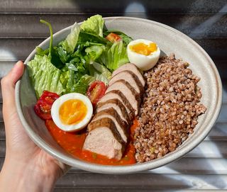 Боул з телятиною та гречкою