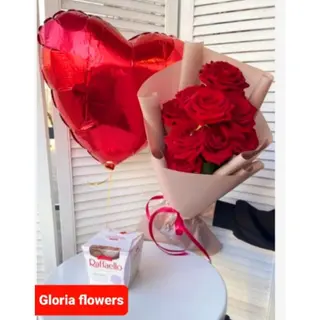 წითელი ვარდები (10ც) გული და შოკოლადი რაფაელო