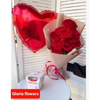 წითელი ვარდები (10ც) ჰელიუმის ბუშტი და შოკოლადი რაფაელო