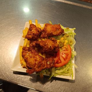 Menú Plato Alitas De Pollo Con Patatas Y Ensalada