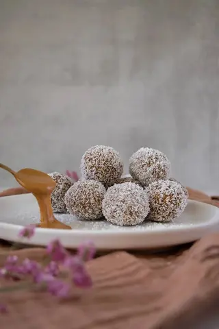 6 Energy Balls de Amendoim e Coco