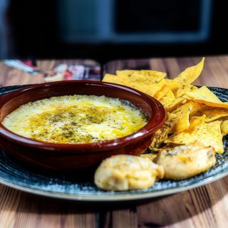 Provolone cheese with pesto / Provolone Con Pesto