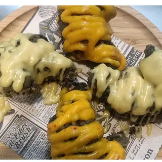 Alitas Negras Con Salsa Wasabi  (4 Uds.)