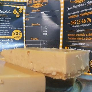 Tarta de turrón (porción)