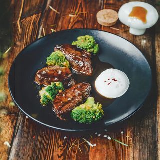 Говяжьи щёчки с хашбрауном