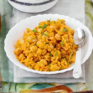 Arroz frito con curry y gambas