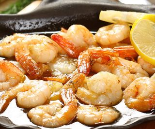 Creveti in sos de usturoi