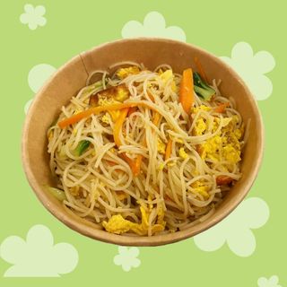 Spaghetti di riso fritti con verdurre