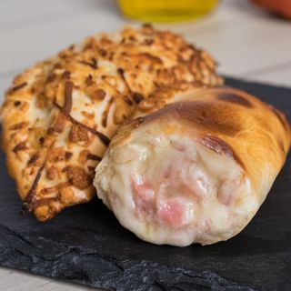 Empanada de Jamón Y Queso