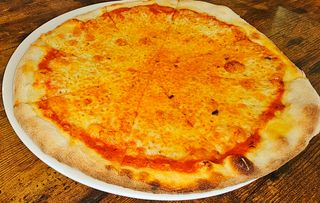 3. Pizza Cuatro Quesos (33 Cm.)