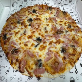 9. Pizza Prosciutto Y Funghi (28 Cm.)