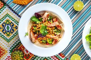 Salată caldă în stil Mexican cu crevete tigru