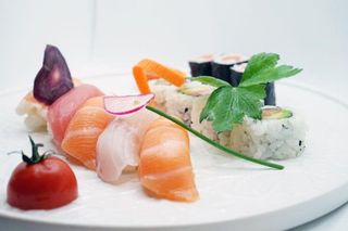 Misto di sushi crudi 12 pezzi