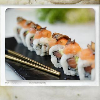 S38 Salmon truffle roll