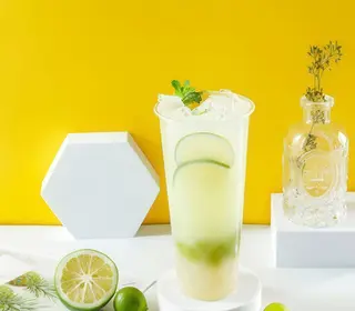 Te Frutas Con Lima Y Yogur